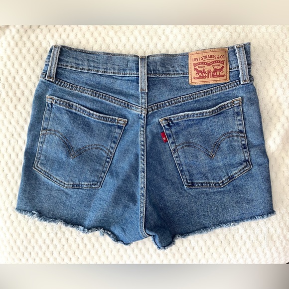 Levi’s High Rise shorts - Picture 2 of 4